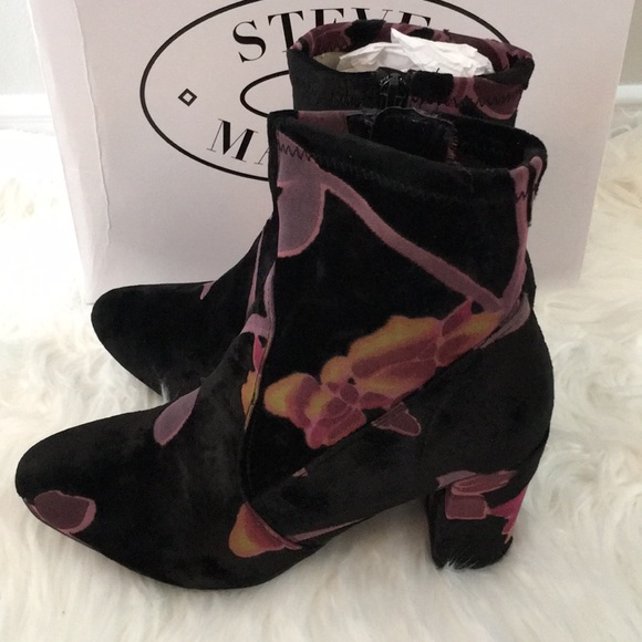LAST PAIR! Steve Madden Emison Velvet Booties - Picture 4 of 7